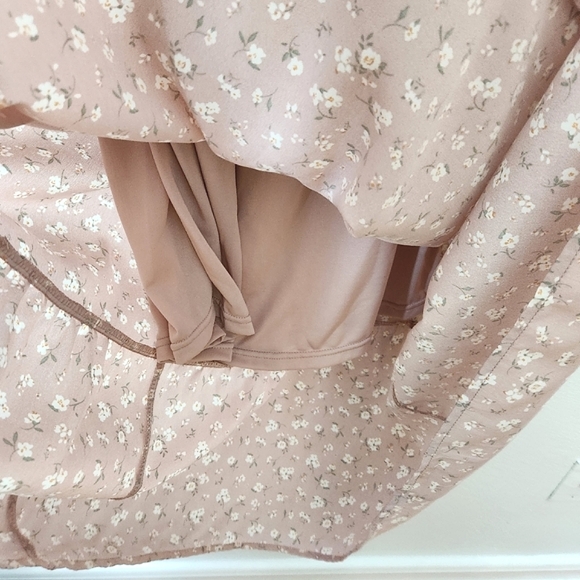 Flower & Feather Smocked Long Sleeve Floral Midi Dress Medium - Picture 9 of 16